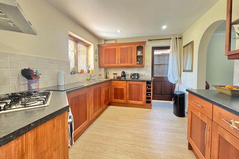 24 Glendale, Locks Heath, Southampton, SO31 6UL