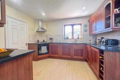 24 Glendale, Locks Heath, Southampton, SO31 6UL