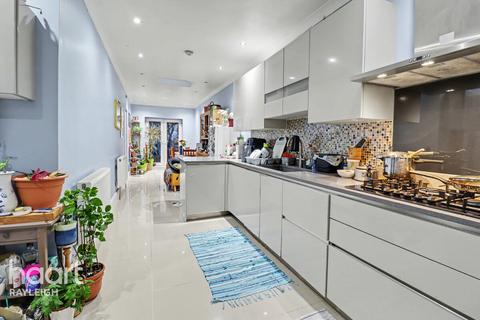 3 bedroom detached house for sale, Castle Drive, Rayleigh