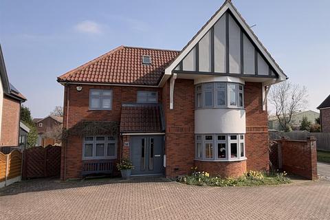 5 bedroom detached house for sale