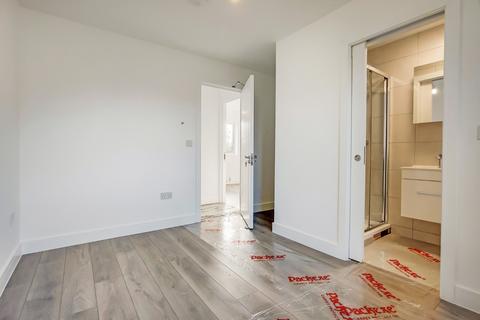 1 bedroom semi-detached house to rent, Hospital Way, Hither Green, Greater London, SE13