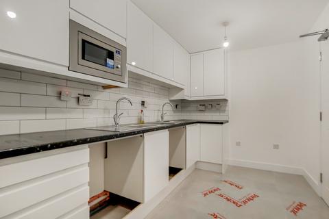 1 bedroom semi-detached house to rent, Hospital Way, Hither Green, Greater London, SE13