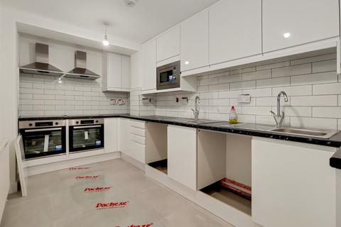 1 bedroom semi-detached house to rent, Hospital Way, Hither Green, Greater London, SE13