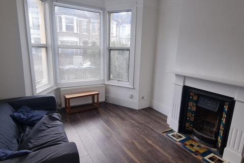 4 bedroom terraced house to rent, Chapter Road, Willesden NW2