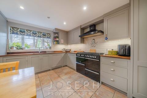 1 Mere Gardens, Rushmere St Andrew, Ipswich, IP4 5HU