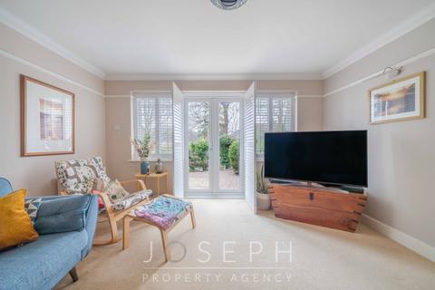 1 Mere Gardens, Rushmere St Andrew, Ipswich, IP4 5HU