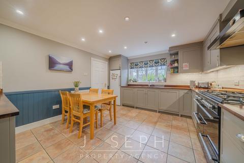 1 Mere Gardens, Rushmere St Andrew, Ipswich, IP4 5HU