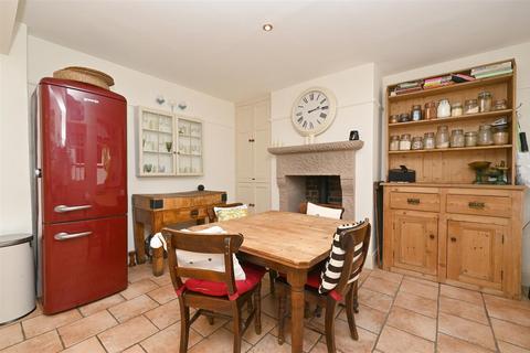 Iona Buxton Road, Tideswell, Buxton, SK17 8PG