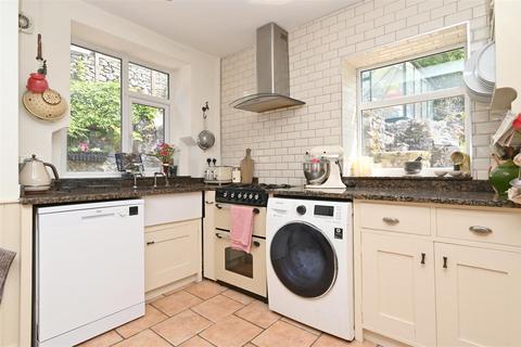Iona Buxton Road, Tideswell, Buxton, SK17 8PG