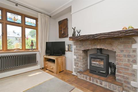 Iona Buxton Road, Tideswell, Buxton, SK17 8PG