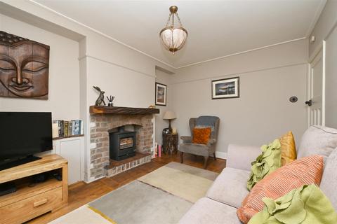 Iona Buxton Road, Tideswell, Buxton, SK17 8PG