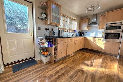 4 bedroom detached house for sale, Lordswood Close, Northampton NN4