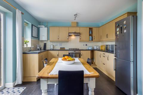 10 Admiral Way, Exeter, EX2 7GA