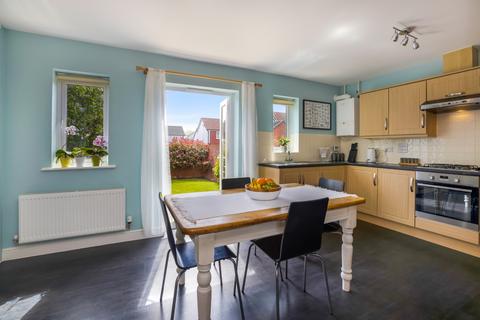 10 Admiral Way, Exeter, EX2 7GA