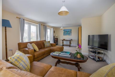 10 Admiral Way, Exeter, EX2 7GA