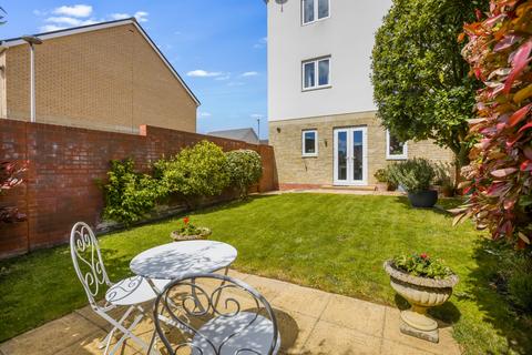 10 Admiral Way, Exeter, EX2 7GA