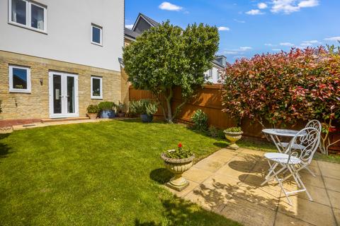 10 Admiral Way, Exeter, EX2 7GA