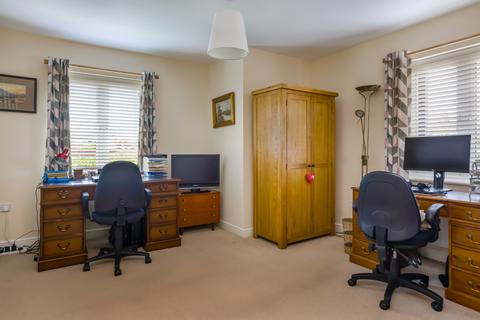 10 Admiral Way, Exeter, EX2 7GA