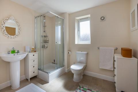 10 Admiral Way, Exeter, EX2 7GA