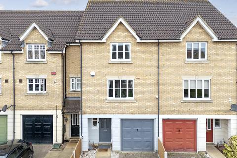 19 Pearcy Close, Harold Hill, Romford, RM3 8PW