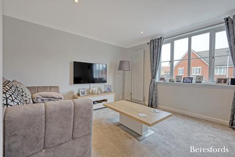19 Pearcy Close, Harold Hill, Romford, RM3 8PW