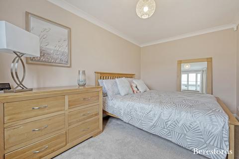 19 Pearcy Close, Harold Hill, Romford, RM3 8PW