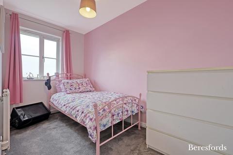 19 Pearcy Close, Harold Hill, Romford, RM3 8PW