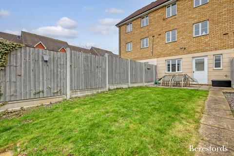 19 Pearcy Close, Harold Hill, Romford, RM3 8PW