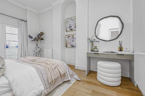 71a Abingdon Road, London, W8 6AW