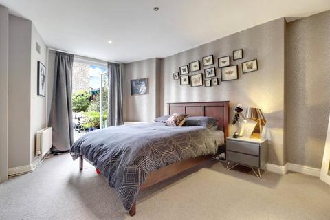 106a Agar Grove, London, NW1 9TY