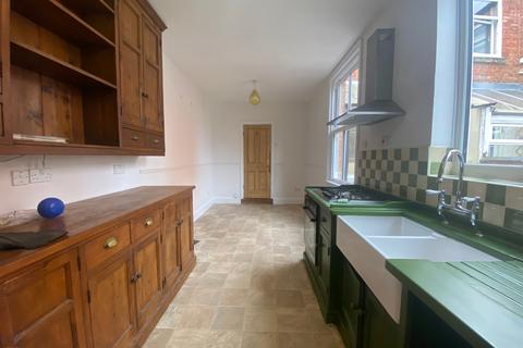 3 bedroom terraced house to rent, Kingsley Road, Northampton, Northamptonshire, NN2 7BY