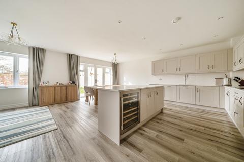 4 bedroom detached house for sale, Lorimer Avenue, Cranleigh, GU6