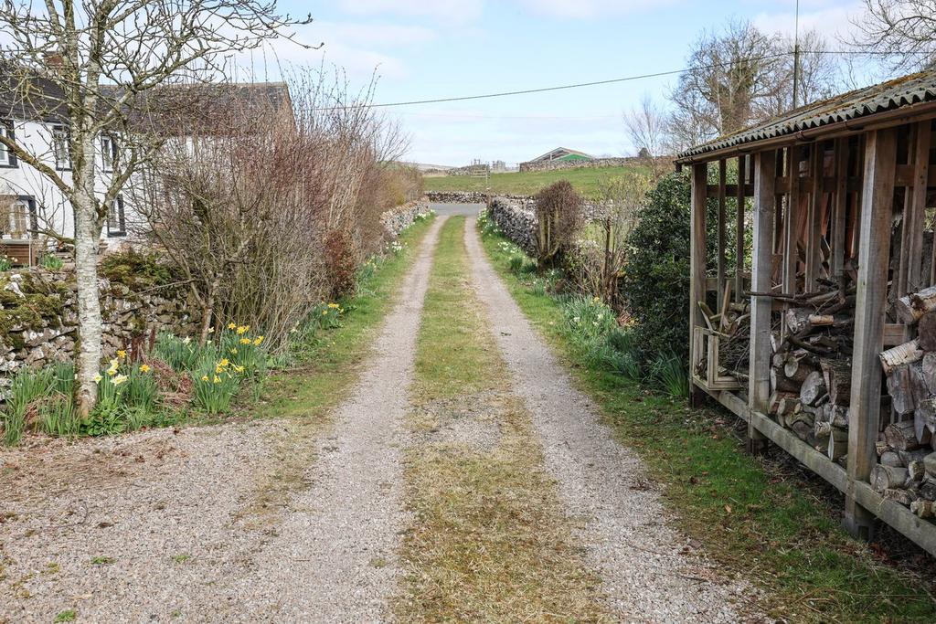 Access lane to property