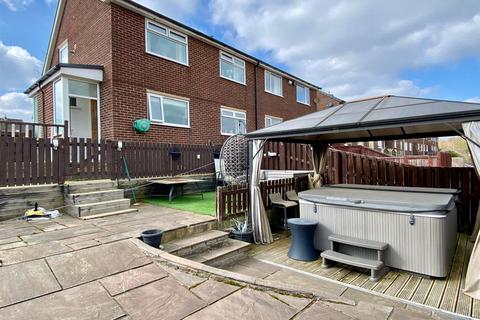 4 bedroom semi-detached house for sale, Penistone Road, Waterloo, Huddersfield