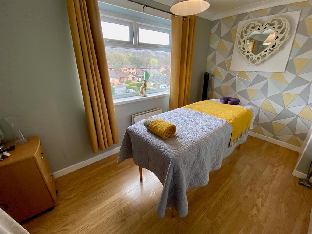 Bed 3.jpg