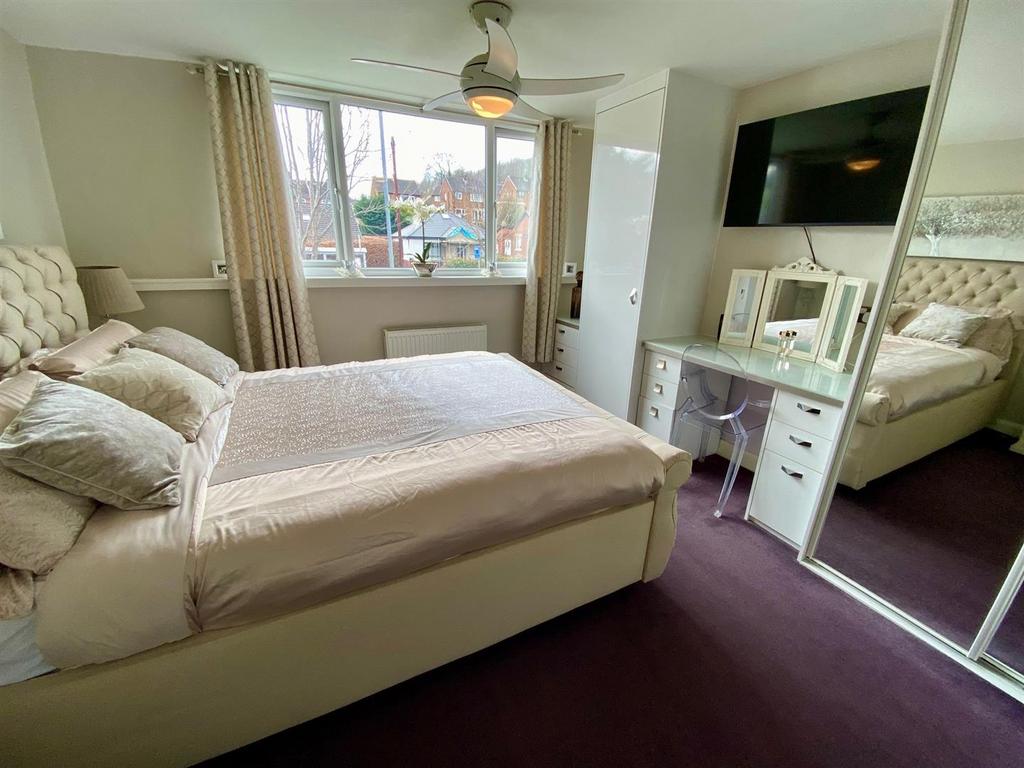Bed 1.jpg