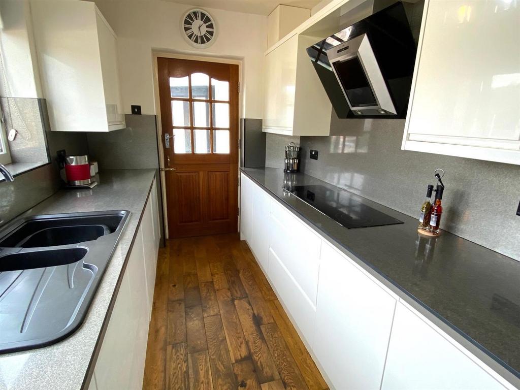 Kitchen 2.jpg
