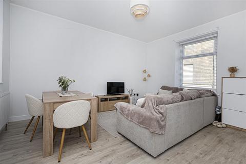 3 bedroom end of terrace house for sale, George Street, Huddersfield HD3