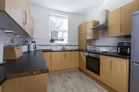 3 bedroom end of terrace house for sale, George Street, Huddersfield HD3