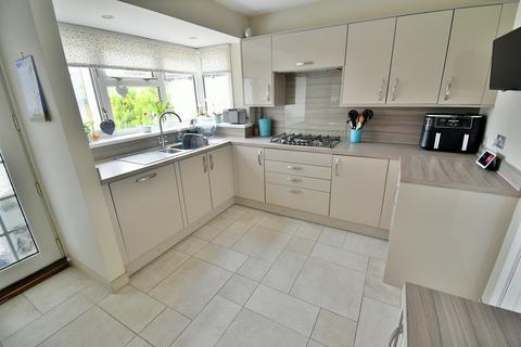 3 bedroom detached bungalow for sale, Fernlea Close, Ferndown, BH22