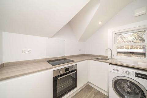 1 bedroom flat for sale, Leamington Park, London W3