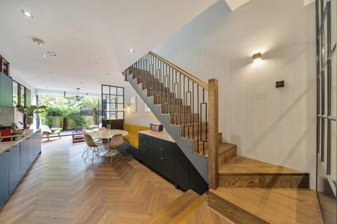 2, Eden House New Road, London, N8 8TA