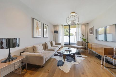2, Eden House New Road, London, N8 8TA
