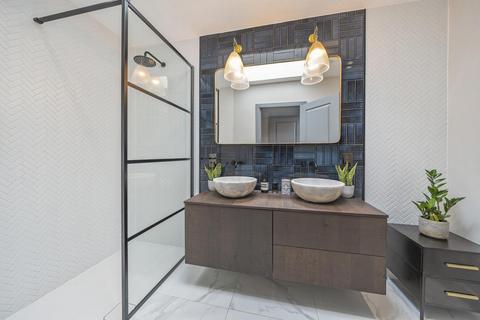 2, Eden House New Road, London, N8 8TA