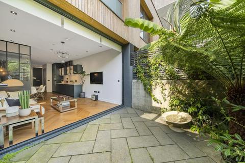2, Eden House New Road, London, N8 8TA
