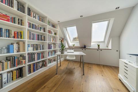 2, Eden House New Road, London, N8 8TA