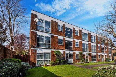 12 Silverdale Close, London, W7 3HR