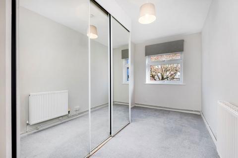 12 Silverdale Close, London, W7 3HR