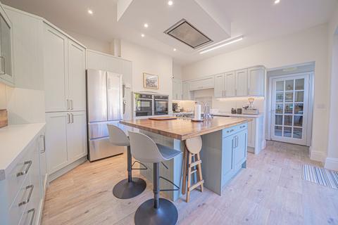 5 bedroom semi-detached house for sale, Avenue Road, Dorridge, B93