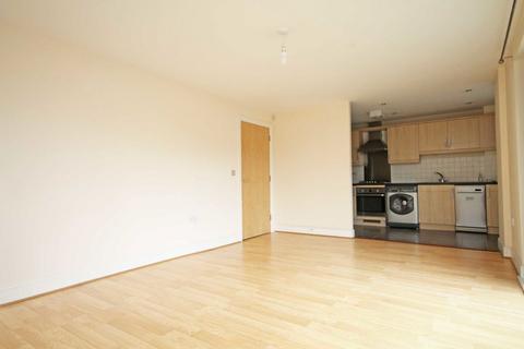 2 bedroom flat to rent, Sundeala Close, Sunbury-On-Thames TW16